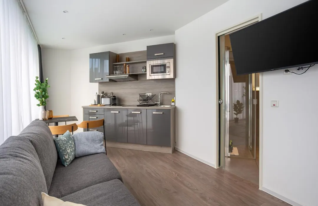 Limehome Koeln Friesenplatz - Digital Access-1
